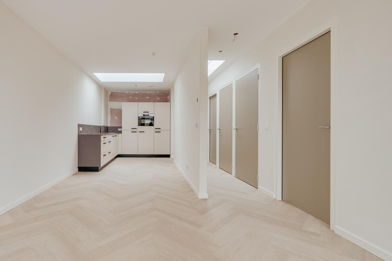 New one-bedroom apartment with private garden - Image 3