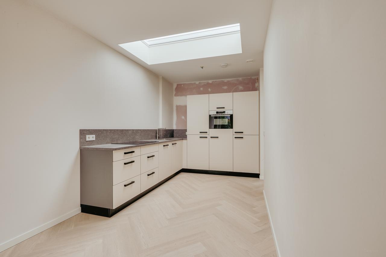 New one-bedroom apartment with private garden - Image 9