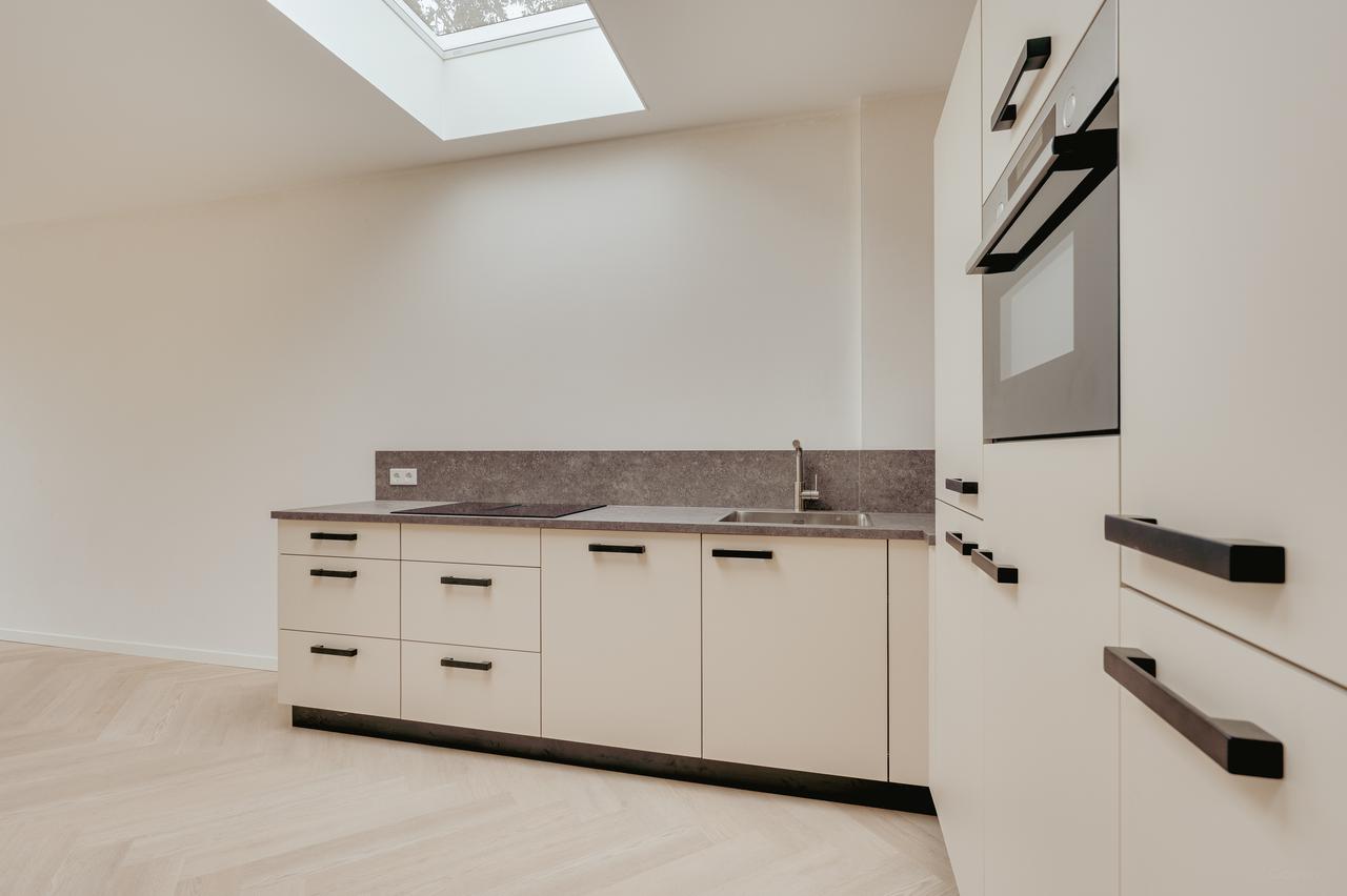 New one-bedroom apartment with private garden - Image 10