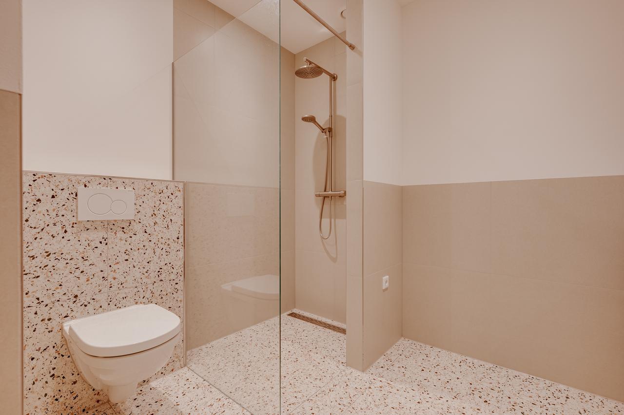 New one-bedroom apartment with private garden - Image 14