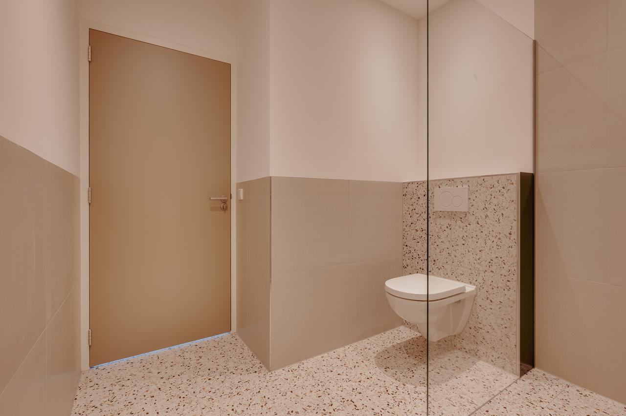 New one-bedroom apartment with private garden - Image 15