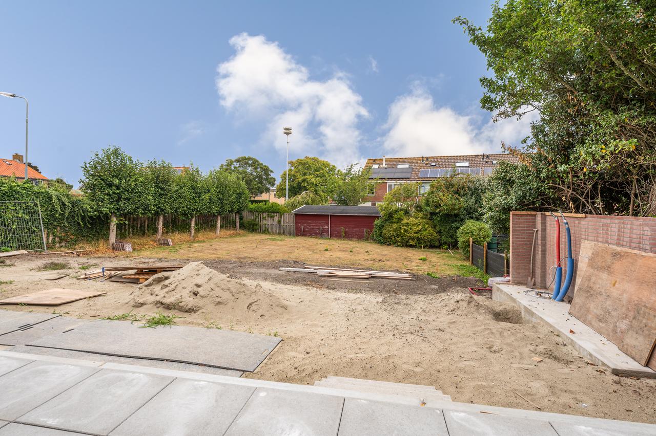 New one-bedroom apartment with private garden - Image 18