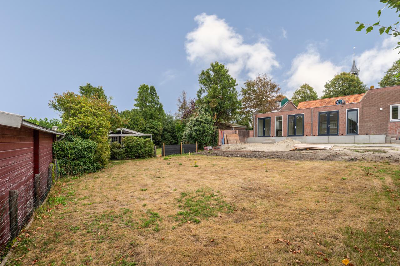 New one-bedroom apartment with private garden - Image 19