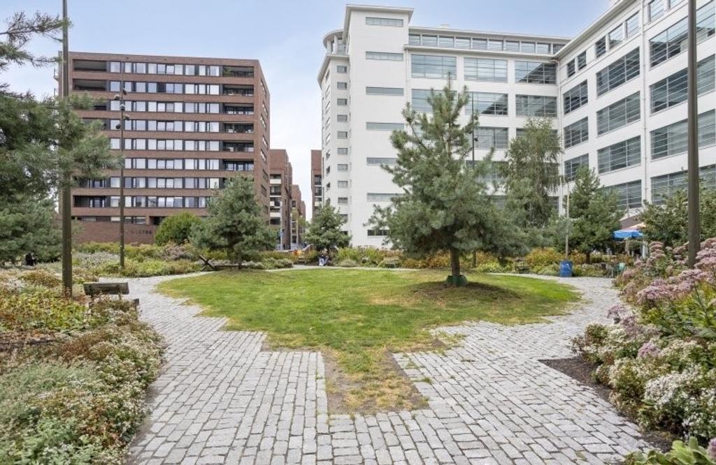29th-floor apartment with views across Eindhoven - Image 1