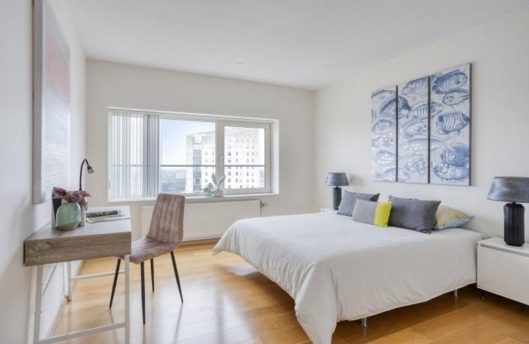 29th-floor apartment with views across Eindhoven - Image 12