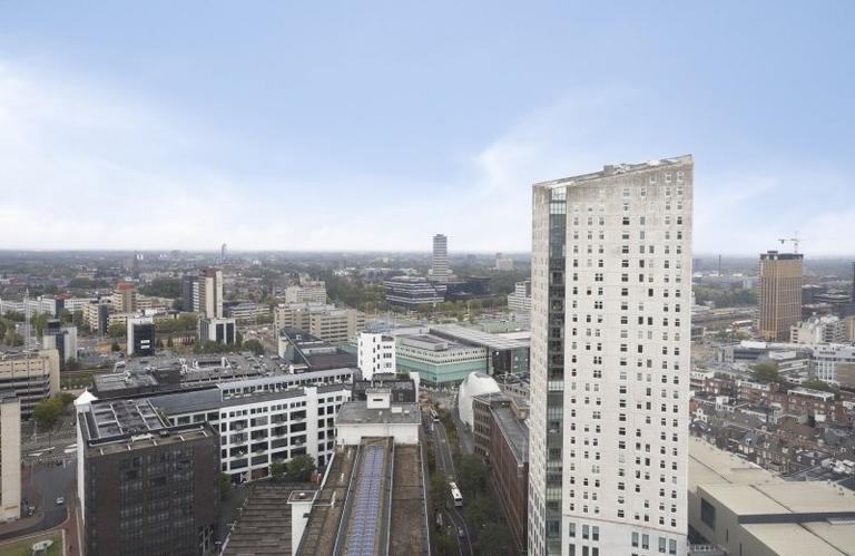 29th-floor apartment with views across Eindhoven - Image 13