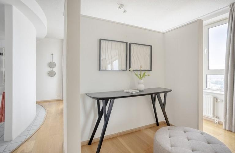 29th-floor apartment with views across Eindhoven - Image 21