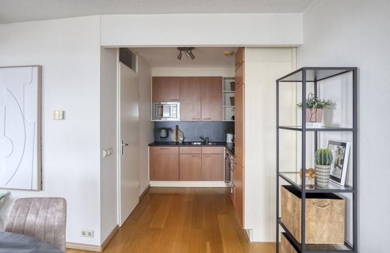 29th-floor apartment with views across Eindhoven - Image 25