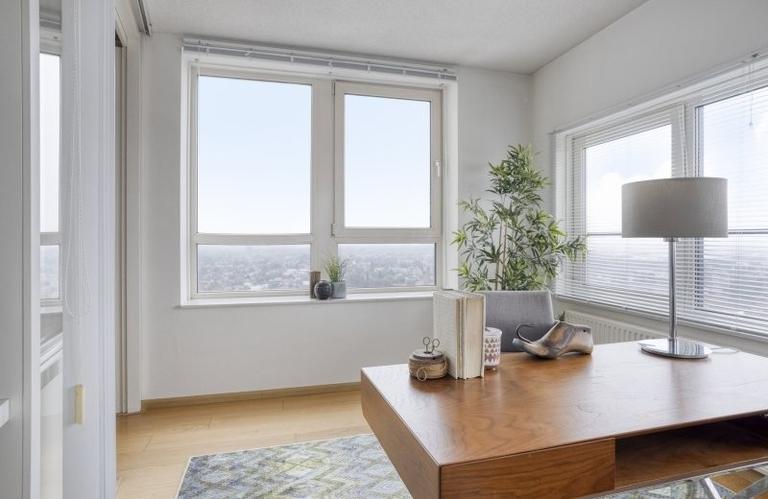 29th-floor apartment with views across Eindhoven - Image 30