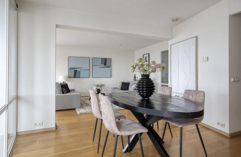 29th-floor apartment with views across Eindhoven - Image 32