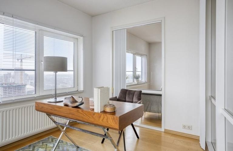 29th-floor apartment with views across Eindhoven - Image 36