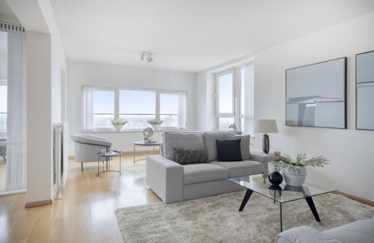 29th-floor apartment with views across Eindhoven - Image 39