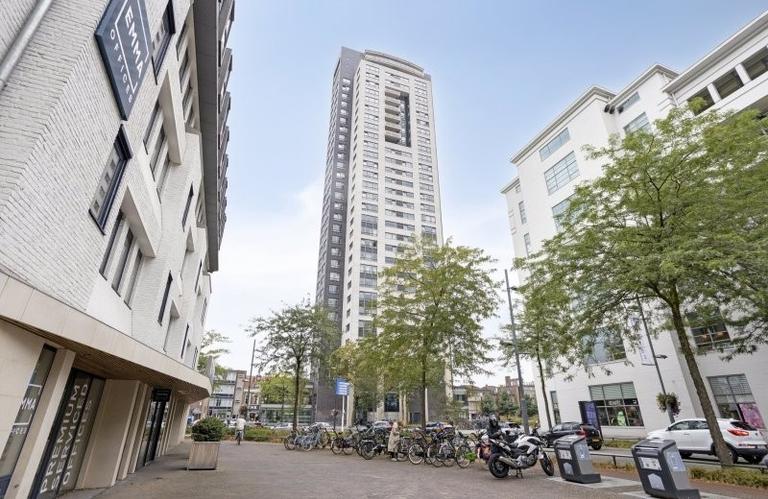 29th-floor apartment with views across Eindhoven - Image 49