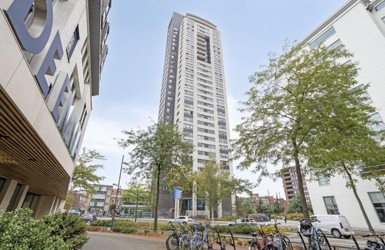 29th-floor apartment with views across Eindhoven - Image 54