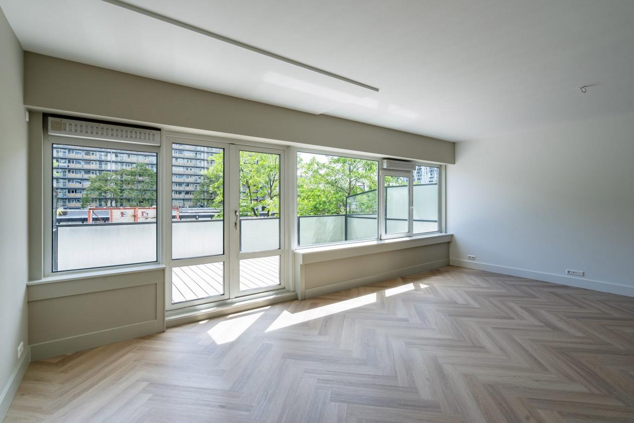 84 m² apartment with terrace in Cool - Image 1