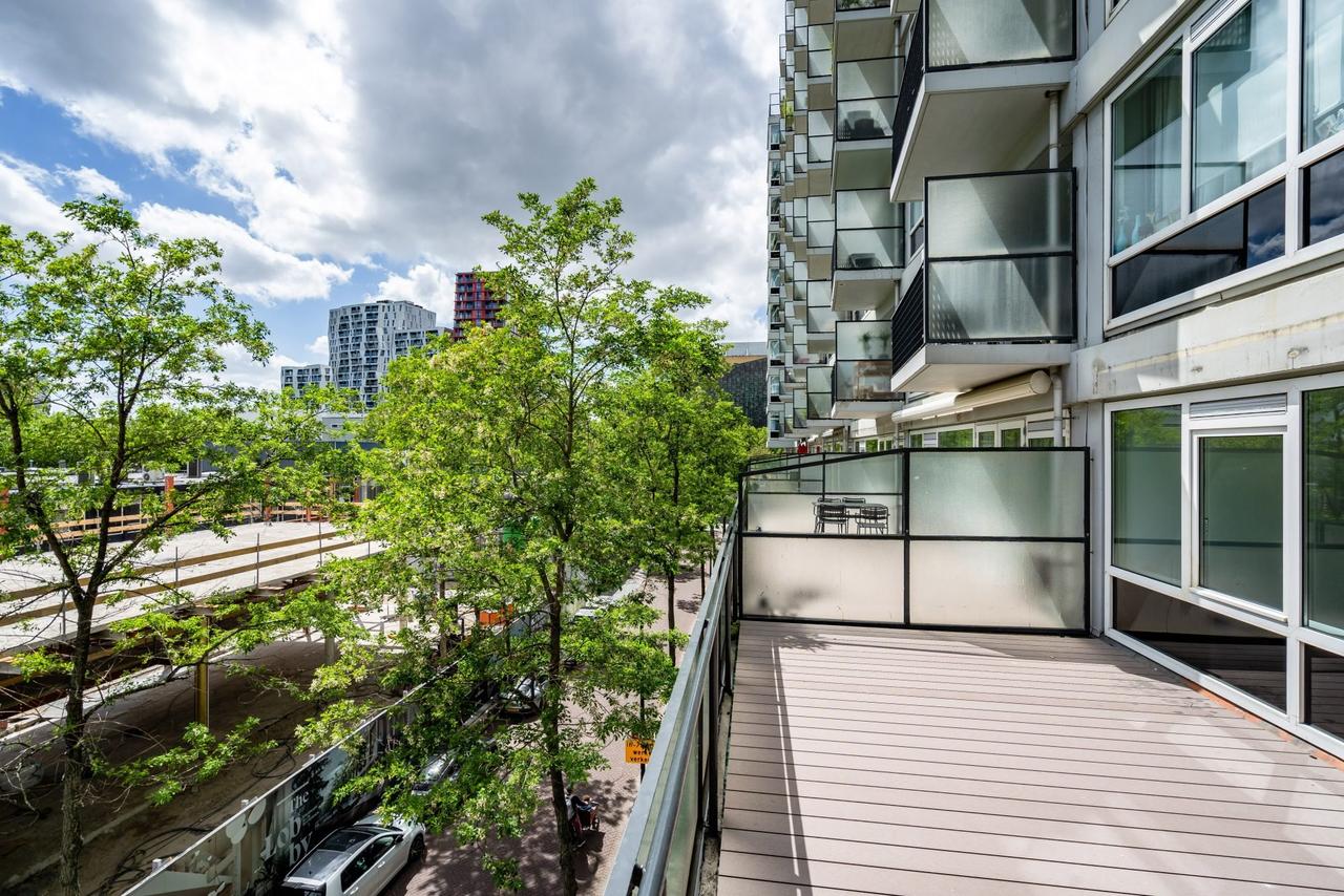 84 m² apartment with terrace in Cool - Image 2
