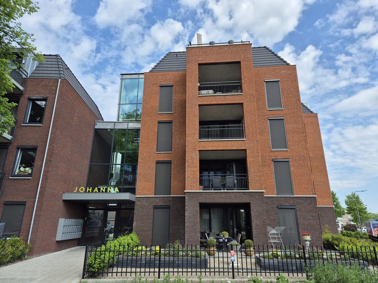 Gas-free one-bedroom apartment with balcony - Image 1
