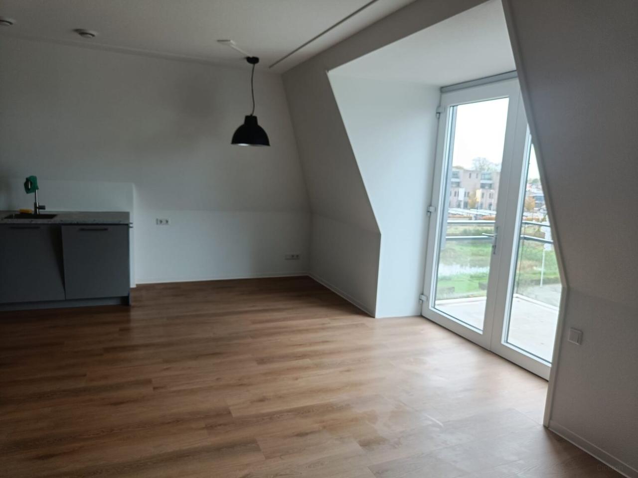 Gas-free one-bedroom apartment with balcony - Image 3