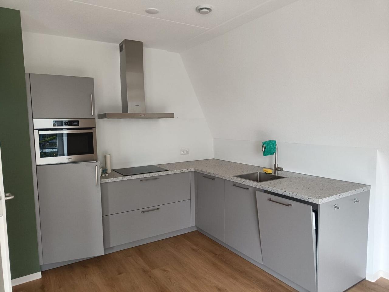 Gas-free one-bedroom apartment with balcony - Image 4