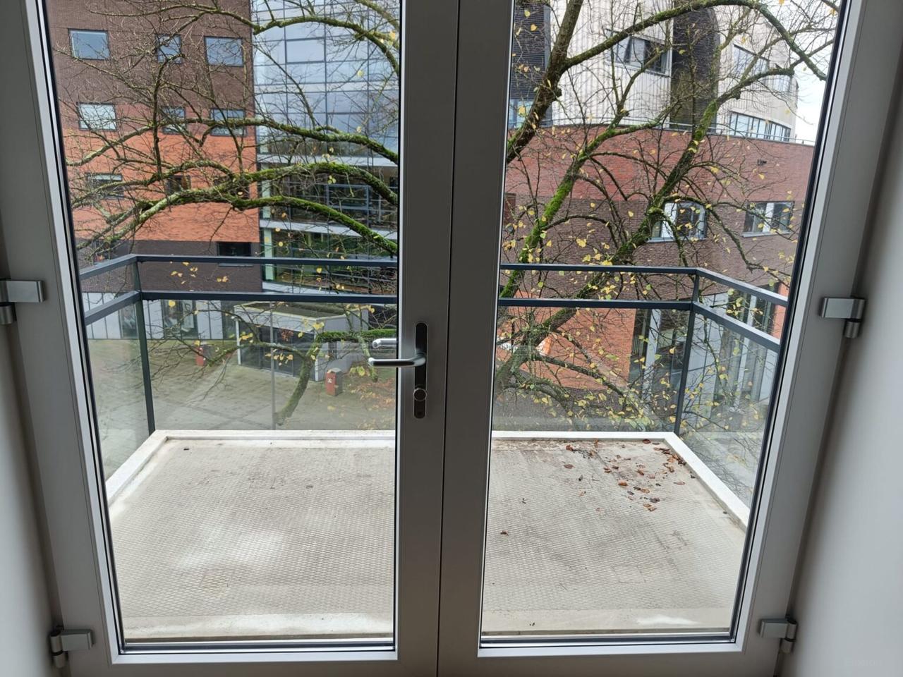 Gas-free one-bedroom apartment with balcony - Image 5