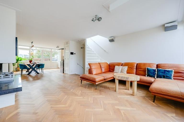 110 m² apartment with roof terrace in Helmersbuurt - Image 2