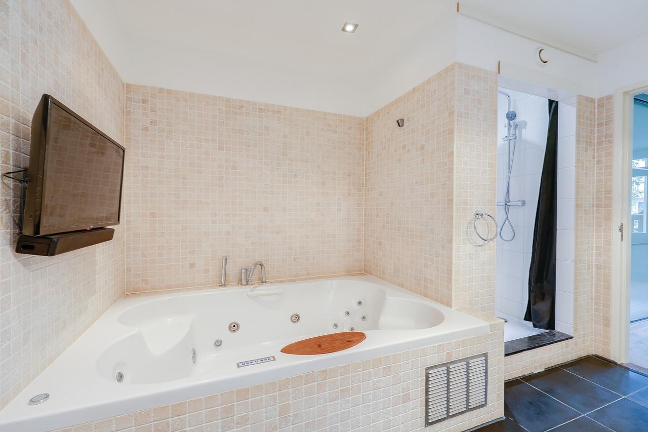 110 m² apartment with roof terrace in Helmersbuurt - Image 29