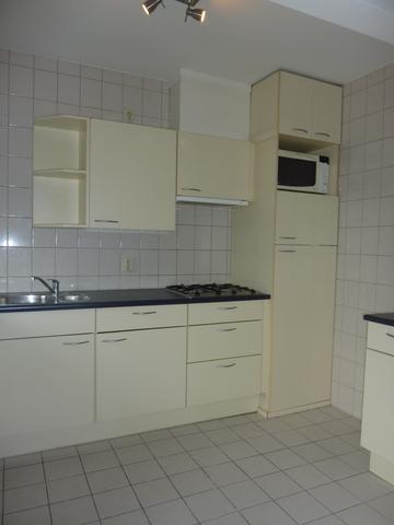 Apartment with 30 m² Roof Terrace - Image 4