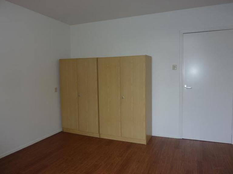 Apartment with 30 m² Roof Terrace - Image 5