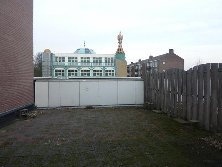 Apartment with 30 m² Roof Terrace - Image 7