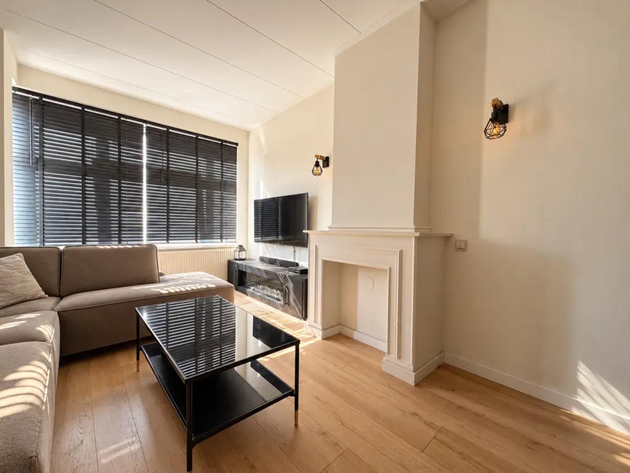 Available now: 2-bedroom apartment with balcony - Image 1
