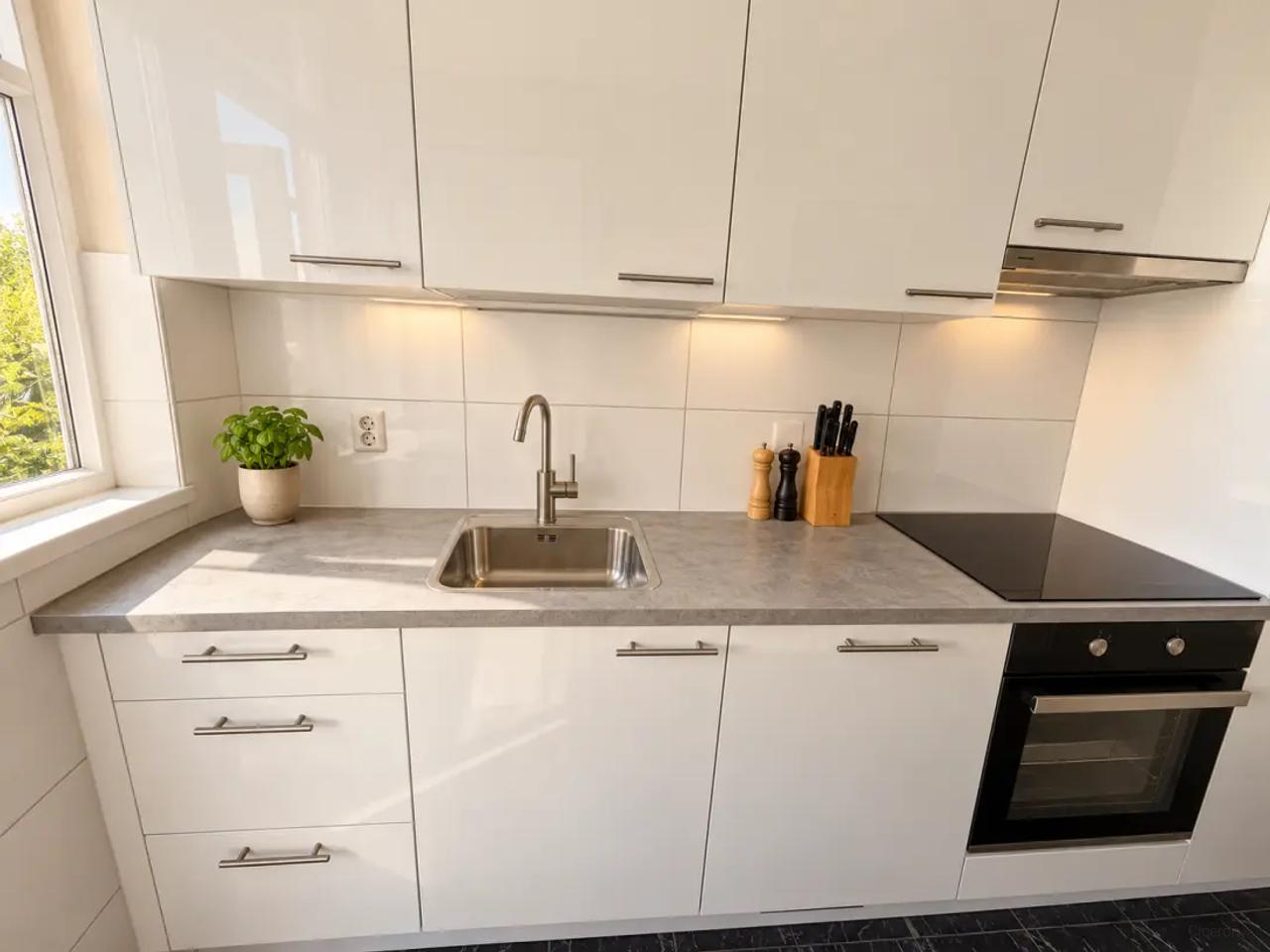 Available now: 2-bedroom apartment with balcony - Image 2
