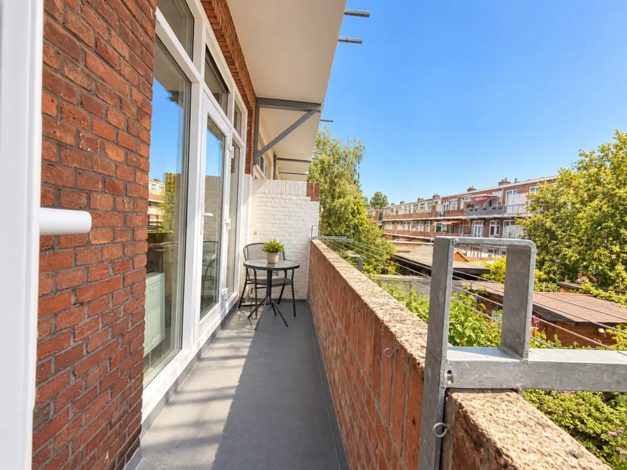 Available now: 2-bedroom apartment with balcony - Image 5