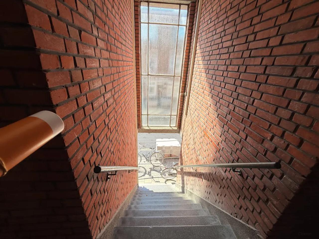 Available now: 2-bedroom apartment with balcony - Image 10