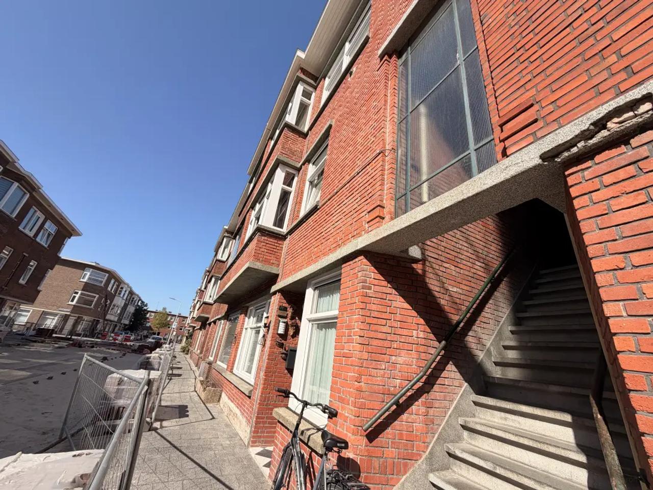 Available now: 2-bedroom apartment with balcony - Image 11