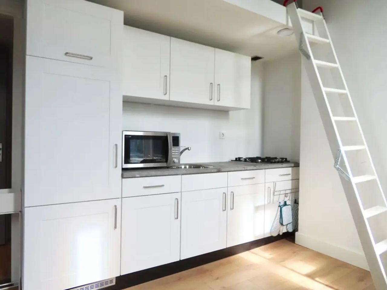 A+ studio with mezzanine in Zeeheldenkwartier - Image 3