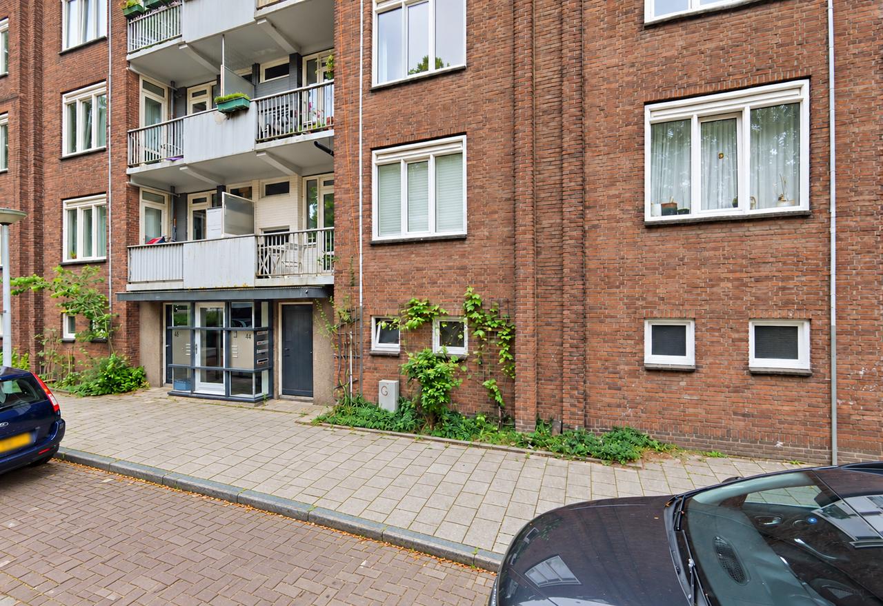 6-Bedroom Apartment with Garden - Image 1