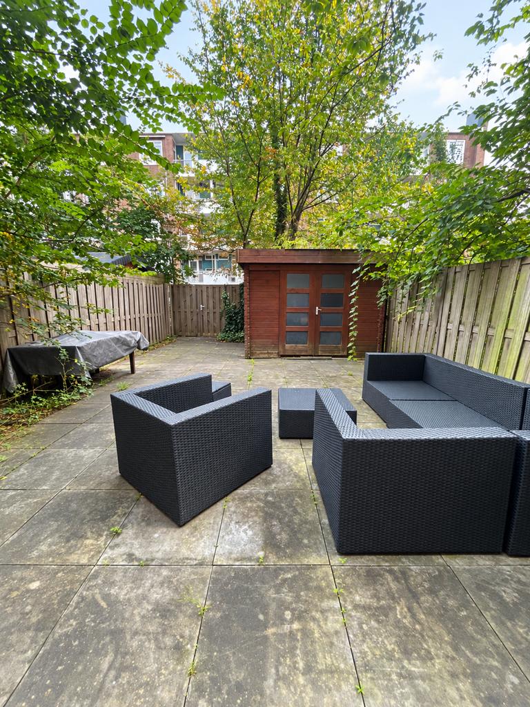 6-Bedroom Apartment with Garden - Image 2
