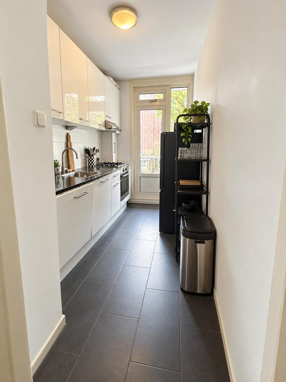 6-Bedroom Apartment with Garden - Image 4