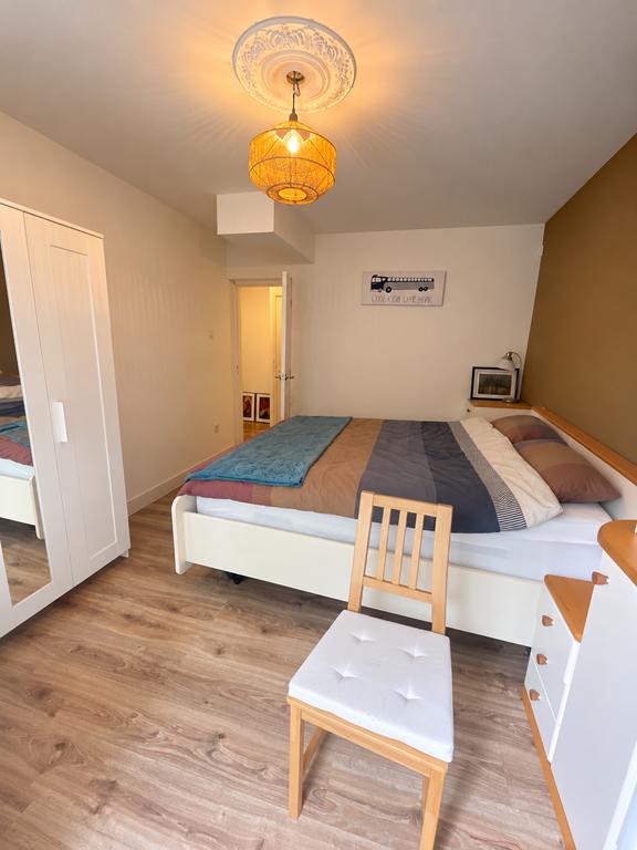 6-Bedroom Apartment with Garden - Image 8