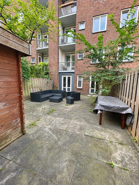 6-Bedroom Apartment with Garden - Image 12