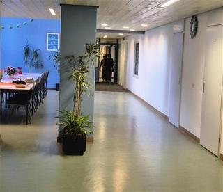 Senior apartment with balcony and lift - Image 3