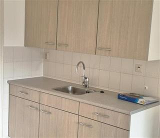 Senior apartment with balcony and lift - Image 9