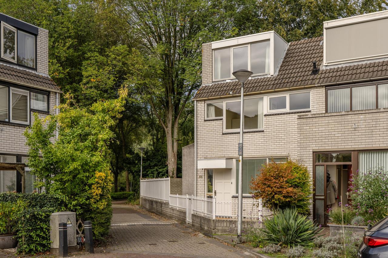 Corner house with wraparound garden in Wassenaar - Image 1