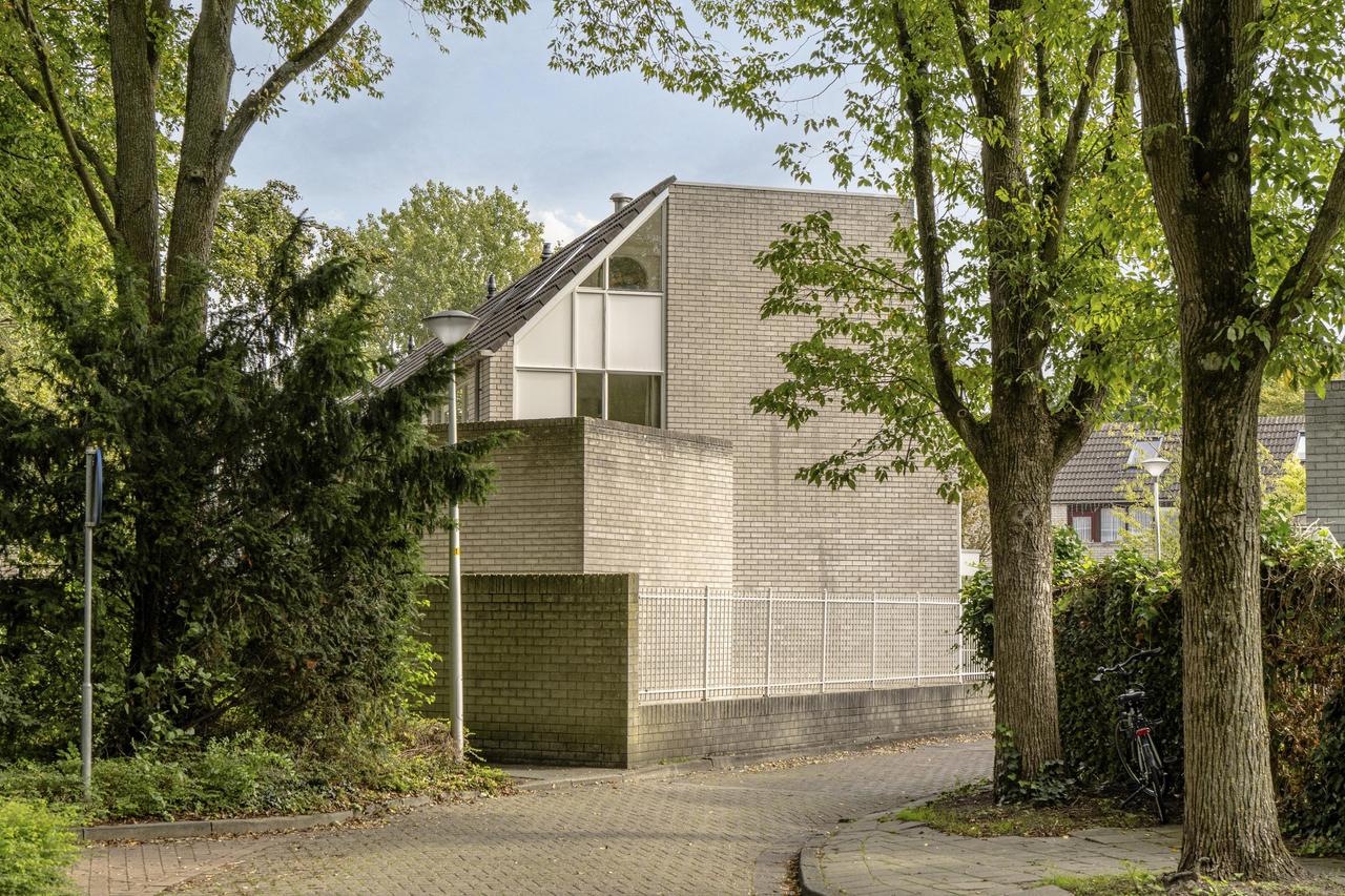Corner house with wraparound garden in Wassenaar - Image 2