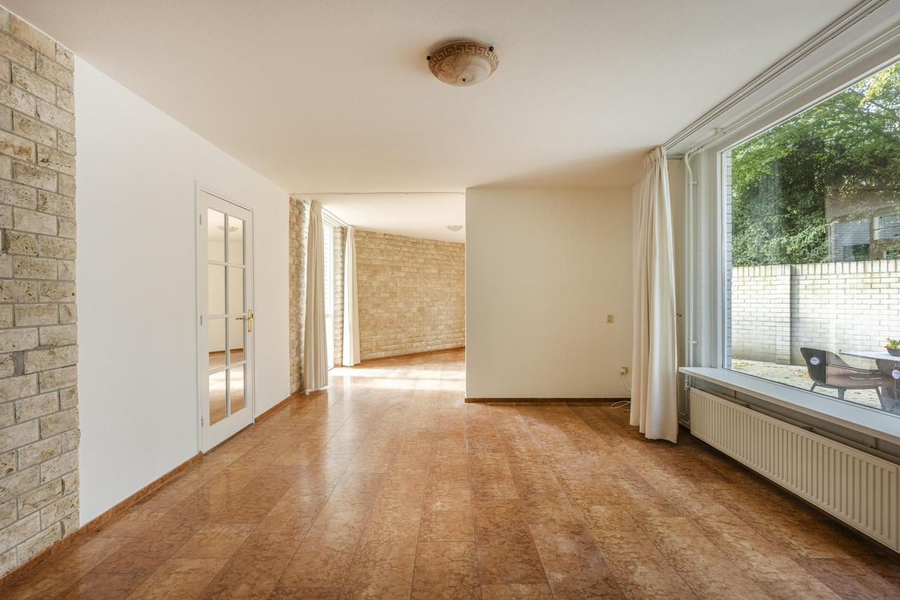 Corner house with wraparound garden in Wassenaar - Image 12