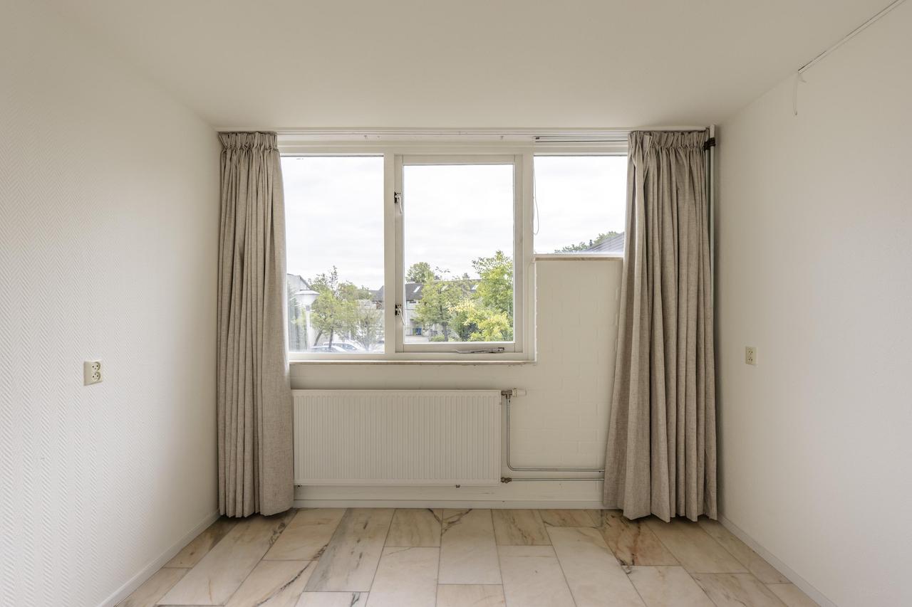 Corner house with wraparound garden in Wassenaar - Image 27