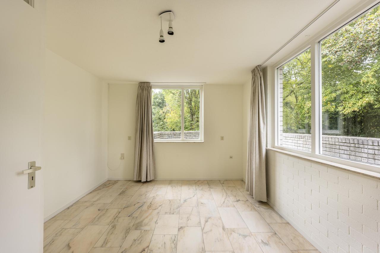 Corner house with wraparound garden in Wassenaar - Image 30