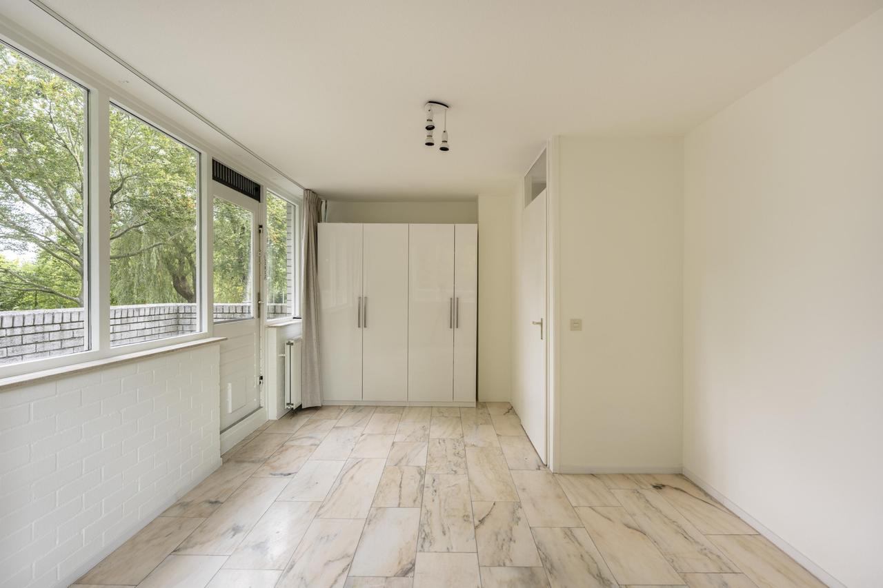 Corner house with wraparound garden in Wassenaar - Image 31