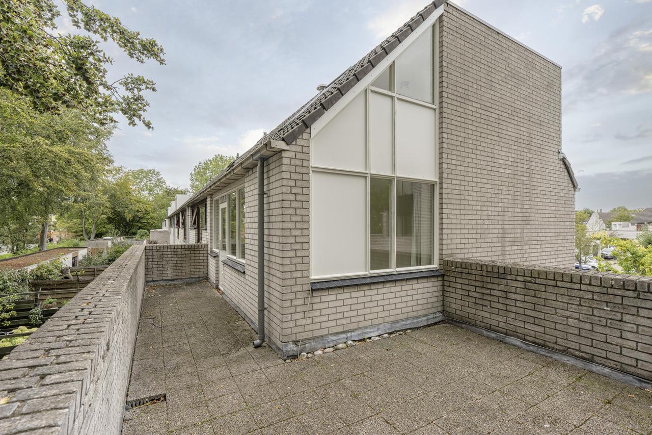 Corner house with wraparound garden in Wassenaar - Image 33