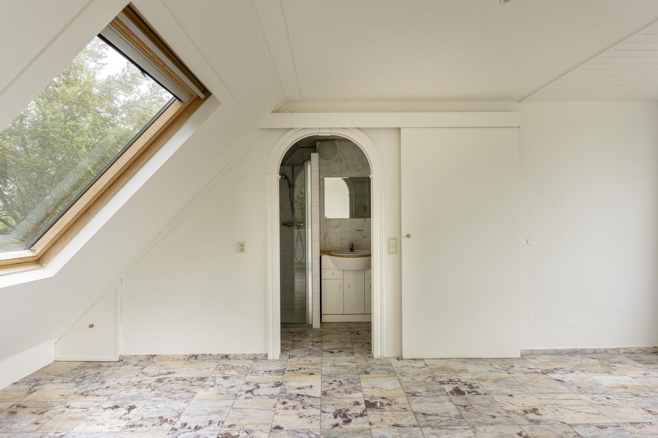 Corner house with wraparound garden in Wassenaar - Image 38